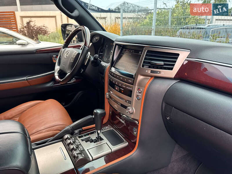 Позашляховик / Кросовер Lexus LX 2014 в Одесі