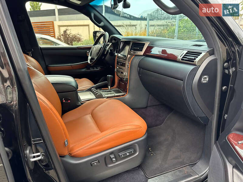 Позашляховик / Кросовер Lexus LX 2014 в Одесі