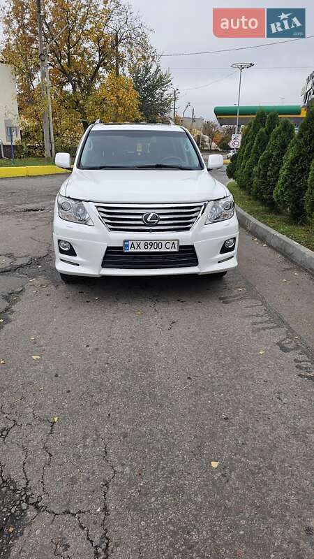 Позашляховик / Кросовер Lexus LX 2011 в 