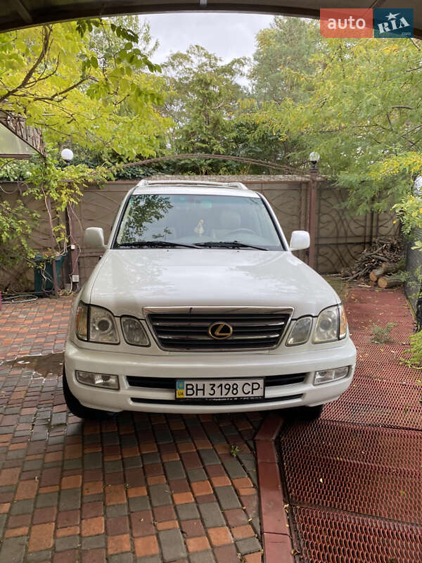 Lexus LX 2004