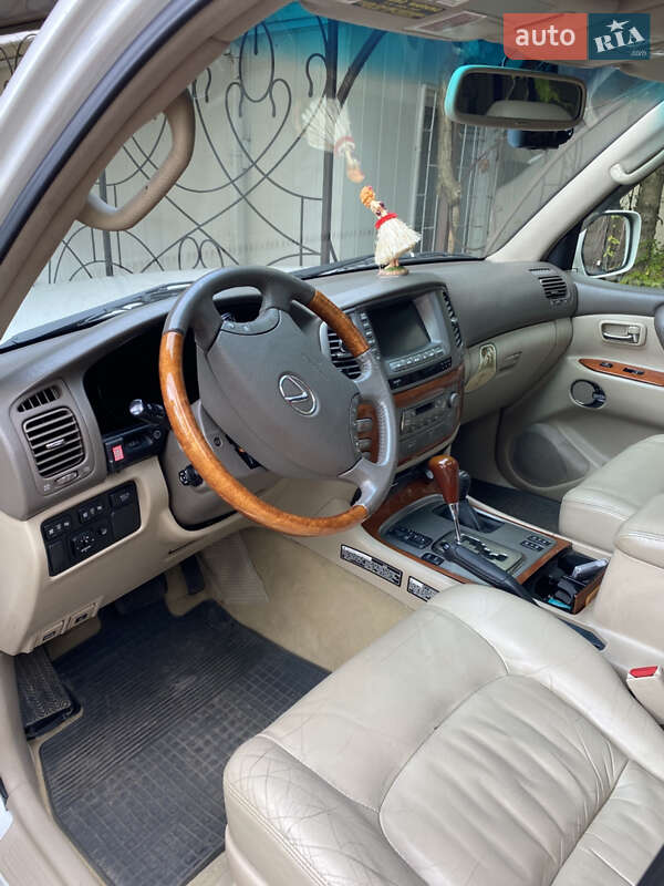 Внедорожник / Кроссовер Lexus LX 2004 в Одессе