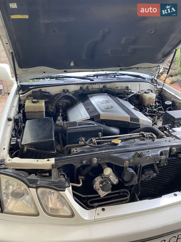 Внедорожник / Кроссовер Lexus LX 2004 в Одессе