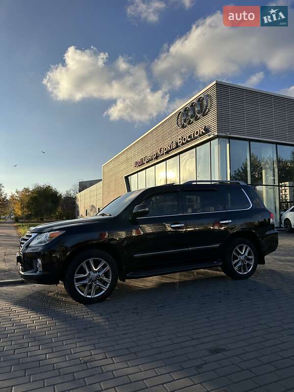 Позашляховик / Кросовер Lexus LX 2014 в Києві