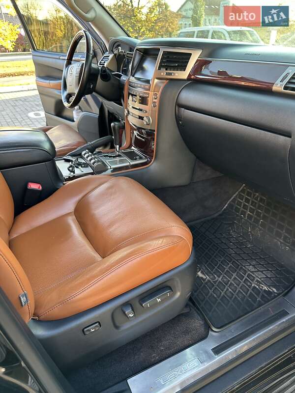Позашляховик / Кросовер Lexus LX 2014 в Києві