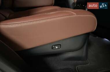 Внедорожник / Кроссовер Lexus LX 2019 в  фото 37 Внедорожник / Кроссовер Lexus LX 2019 в