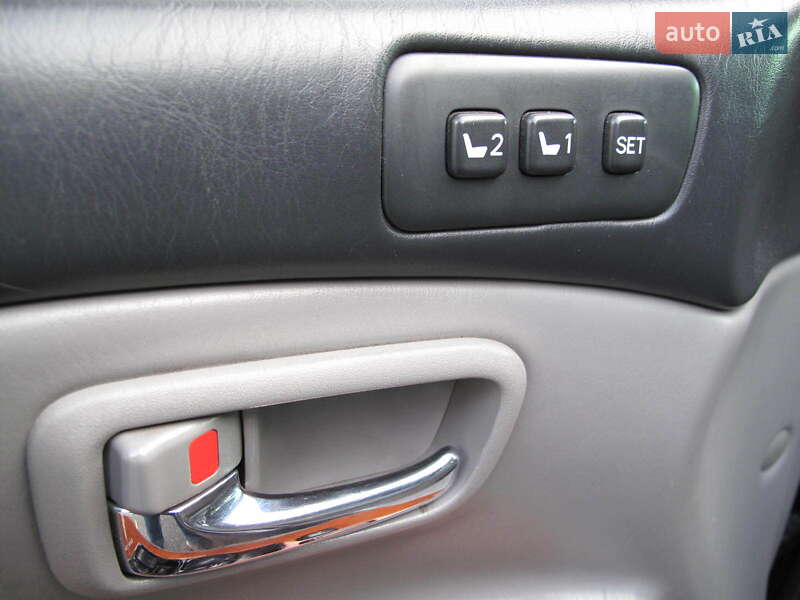 Внедорожник / Кроссовер Lexus LX 2004 в Киеве