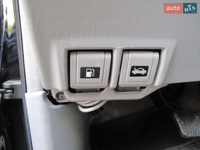 Внедорожник / Кроссовер Lexus LX 2004 в Киеве