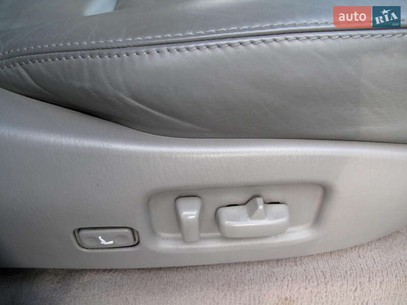 Внедорожник / Кроссовер Lexus LX 2004 в Киеве