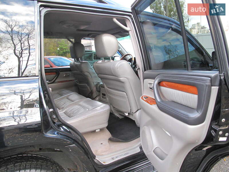 Внедорожник / Кроссовер Lexus LX 2004 в Киеве