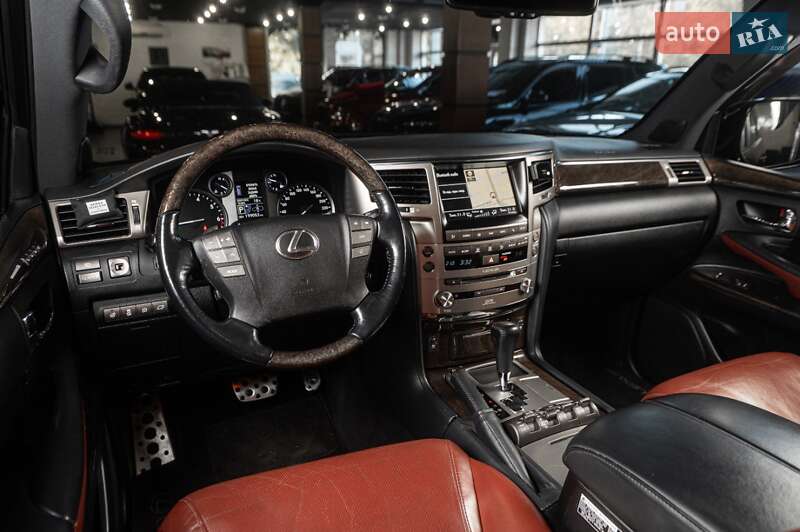 Внедорожник / Кроссовер Lexus LX 2015 в Одессе