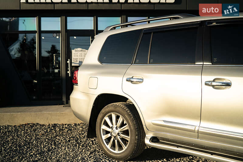 Позашляховик / Кросовер Lexus LX 2008 в Чернівцях