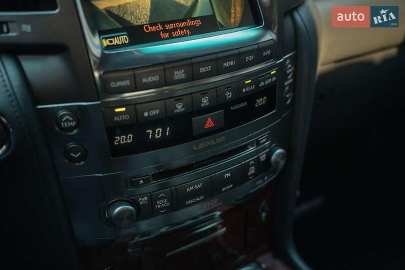 Позашляховик / Кросовер Lexus LX 2008 в Чернівцях