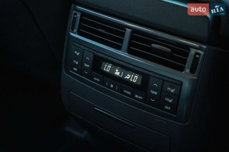 Позашляховик / Кросовер Lexus LX 2008 в Чернівцях