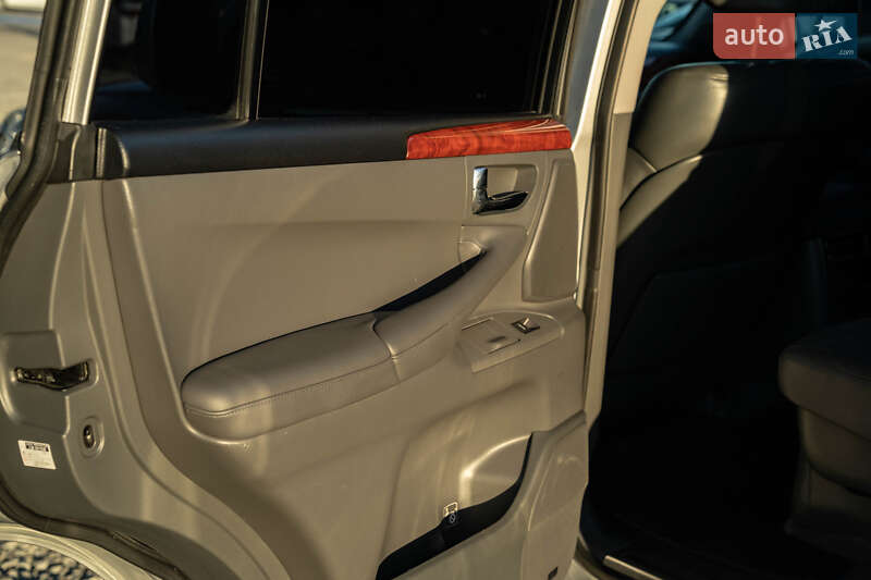 Позашляховик / Кросовер Lexus LX 2008 в Чернівцях