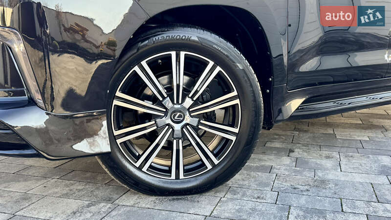 Позашляховик / Кросовер Lexus LX 2018 в Івано-Франківську