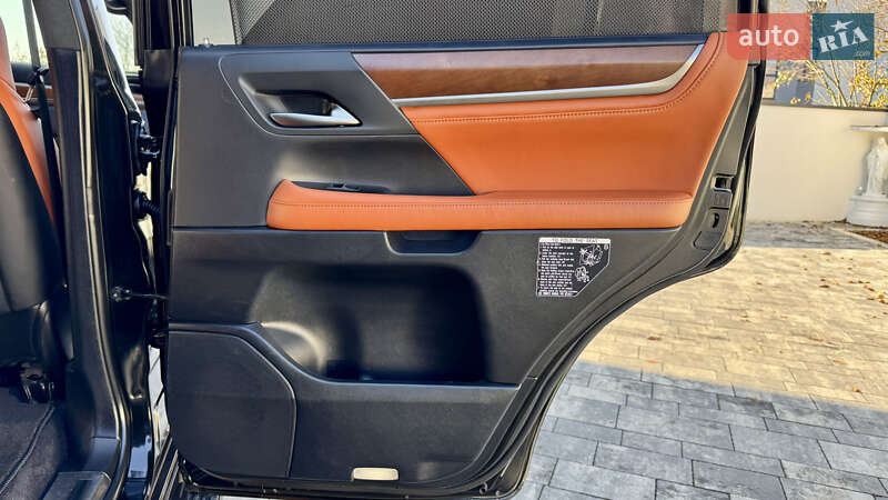 Позашляховик / Кросовер Lexus LX 2018 в Івано-Франківську