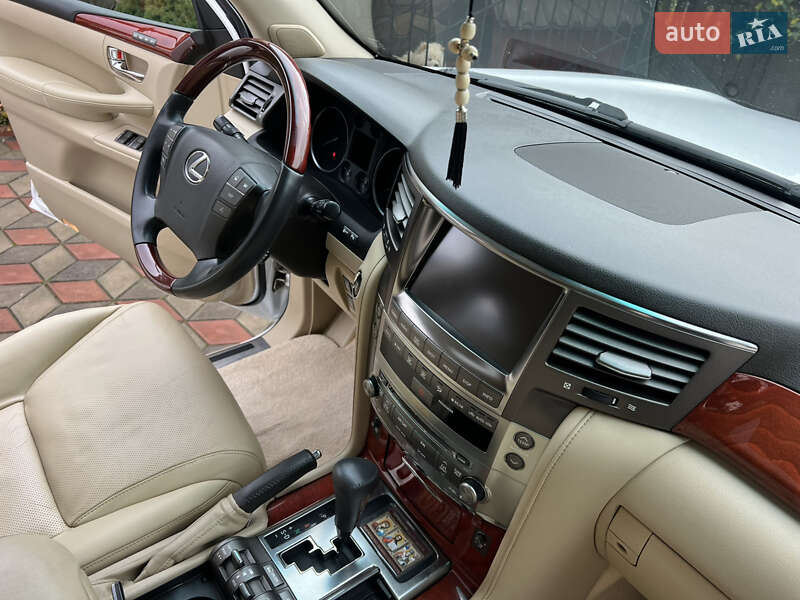 Внедорожник / Кроссовер Lexus LX 2008 в Черновцах