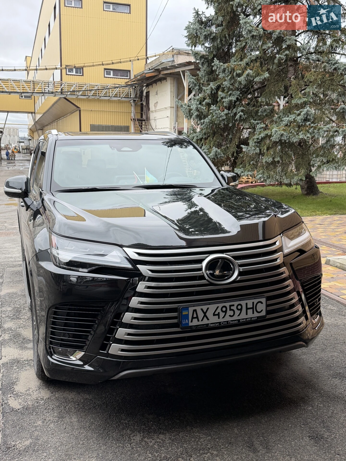 2025 Lexus LX - фото 1
