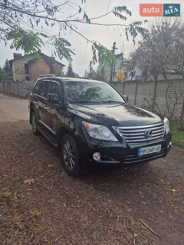 Lexus LX 2011
