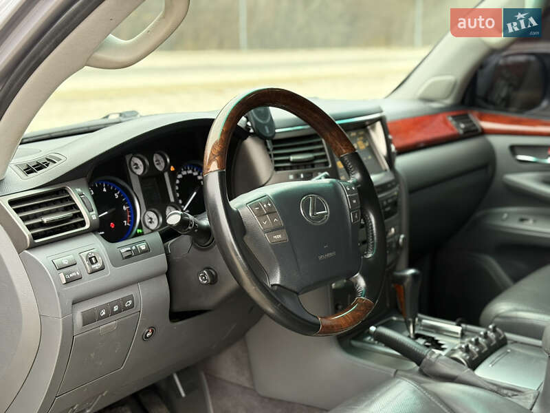 Внедорожник / Кроссовер Lexus LX 2008 в Днепре