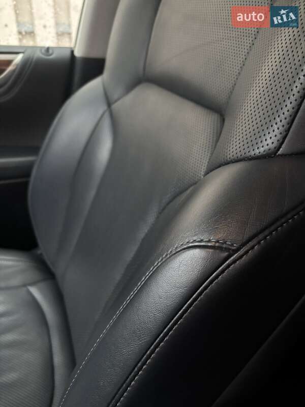 Позашляховик / Кросовер Lexus LX 2016 в Чернівцях