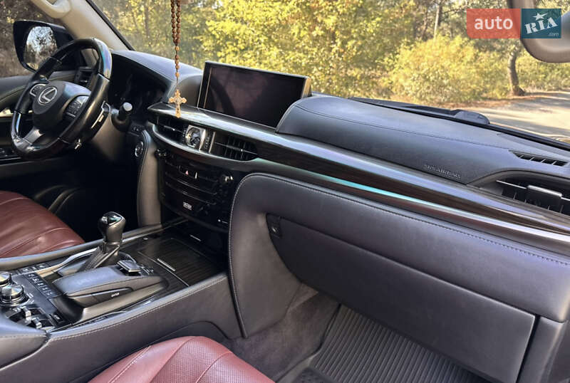 Позашляховик / Кросовер Lexus LX 2016 в Дніпрі