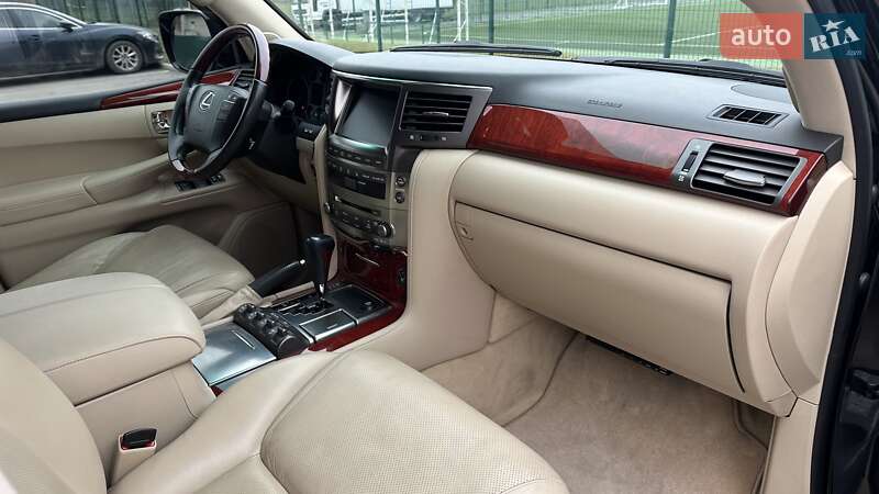 Позашляховик / Кросовер Lexus LX 2008 в Івано-Франківську