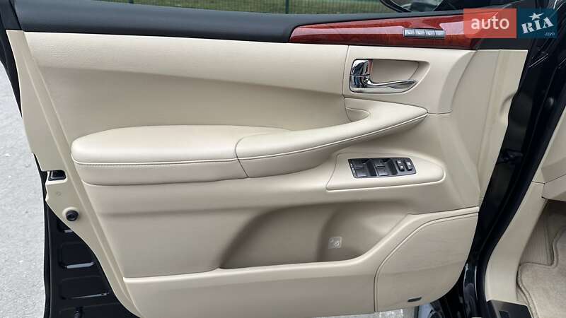 Позашляховик / Кросовер Lexus LX 2008 в Івано-Франківську