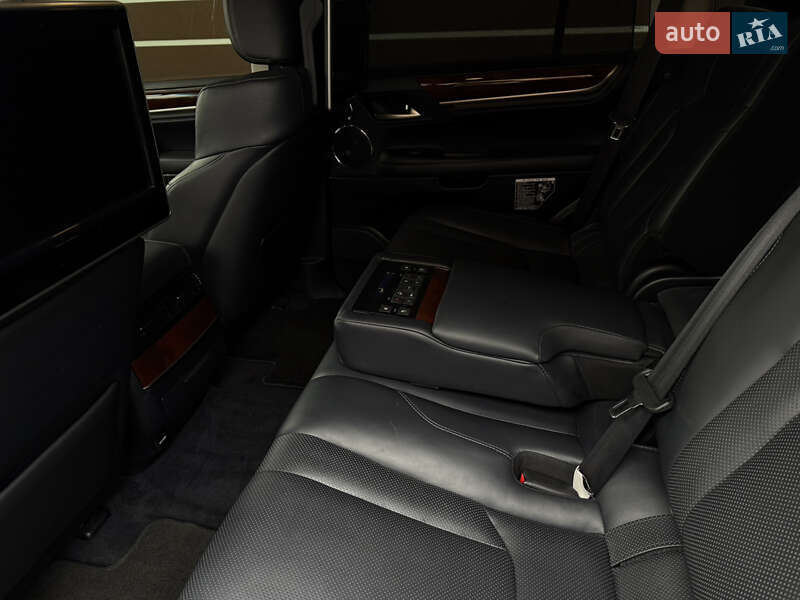 Внедорожник / Кроссовер Lexus LX 2016 в Умани