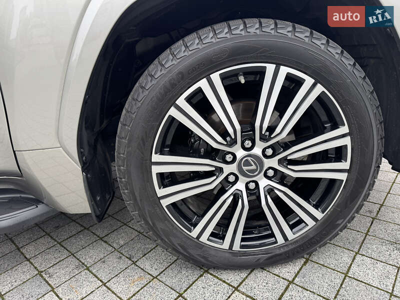 Внедорожник / Кроссовер Lexus LX 2022 в Киеве