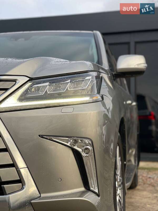 Позашляховик / Кросовер Lexus LX 2016 в Києві