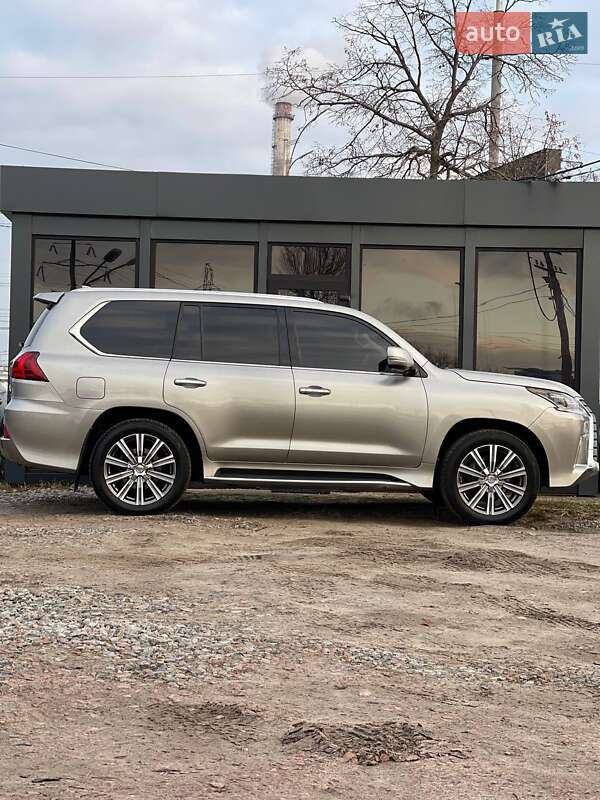 Позашляховик / Кросовер Lexus LX 2016 в Києві