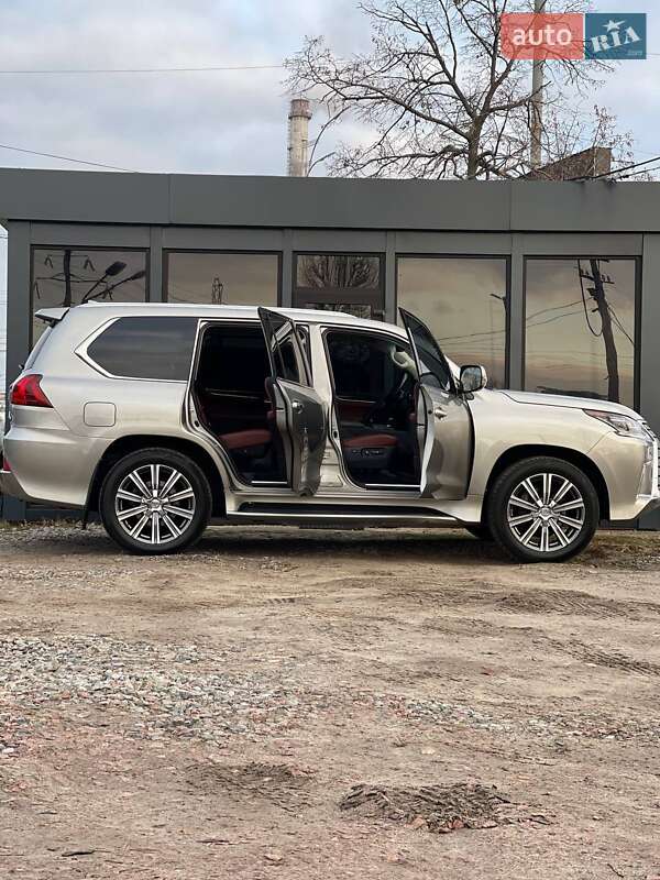 Позашляховик / Кросовер Lexus LX 2016 в Києві