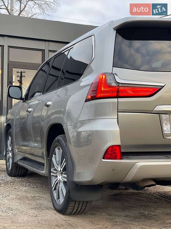 Позашляховик / Кросовер Lexus LX 2016 в Києві