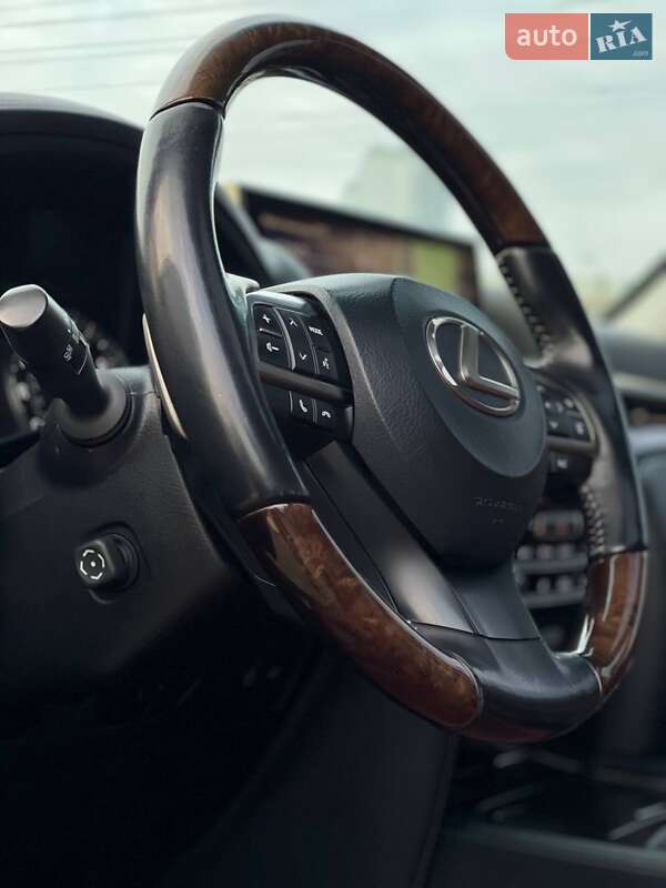 Позашляховик / Кросовер Lexus LX 2016 в Києві