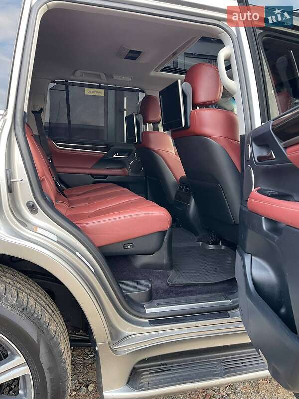 Позашляховик / Кросовер Lexus LX 2016 в Києві