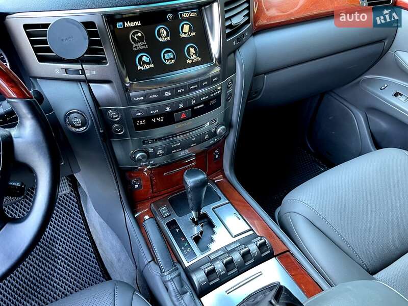 Внедорожник / Кроссовер Lexus LX 2008 в Черновцах