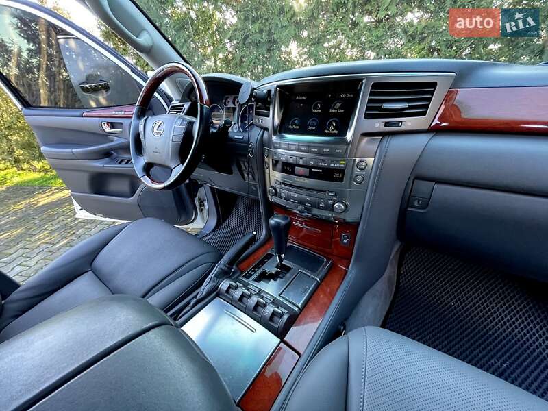 Внедорожник / Кроссовер Lexus LX 2008 в Черновцах