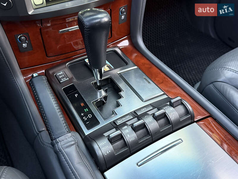 Внедорожник / Кроссовер Lexus LX 2008 в Стрые