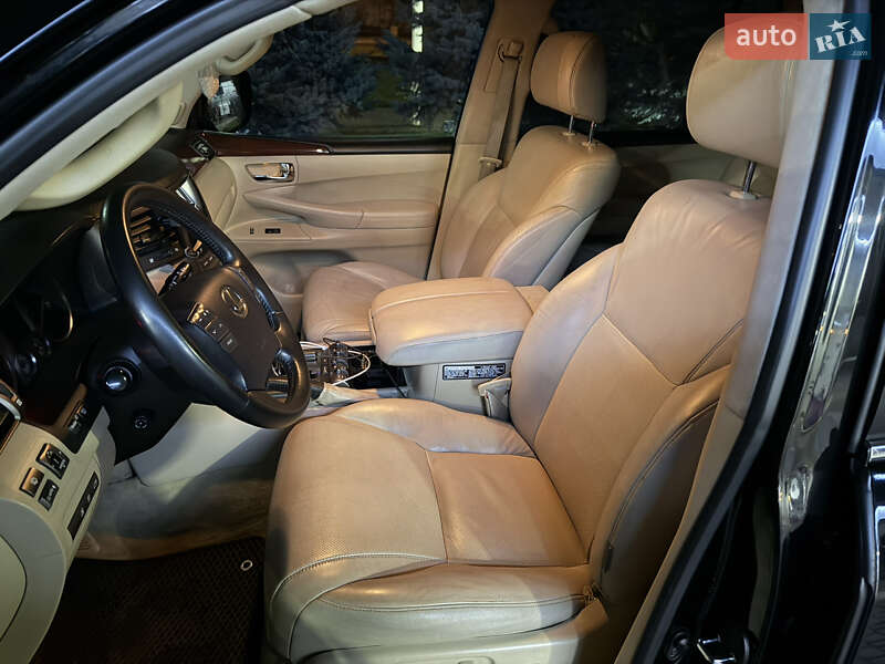 Внедорожник / Кроссовер Lexus LX 2008 в Одессе