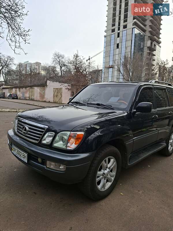 Lexus LX 2005
