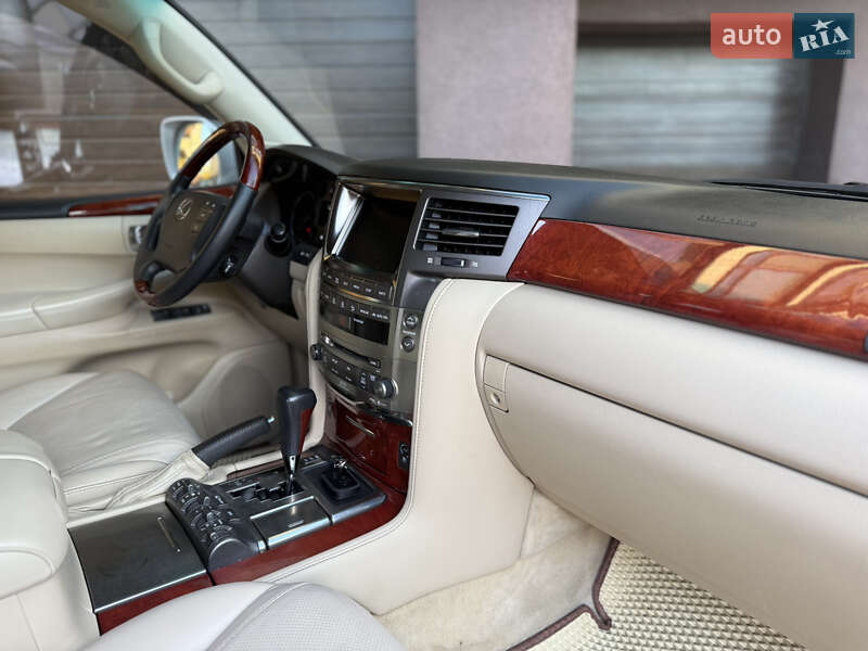 Внедорожник / Кроссовер Lexus LX 2008 в Виннице
