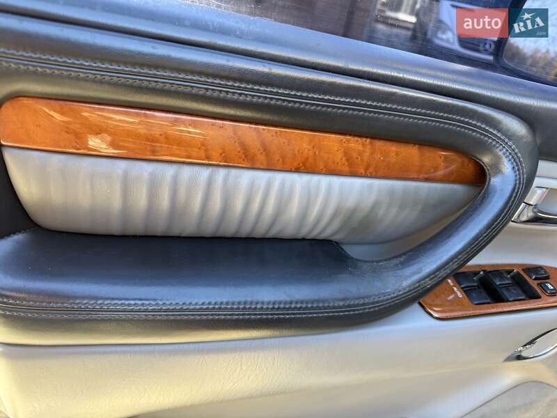 Внедорожник / Кроссовер Lexus LX 2005 в Косове