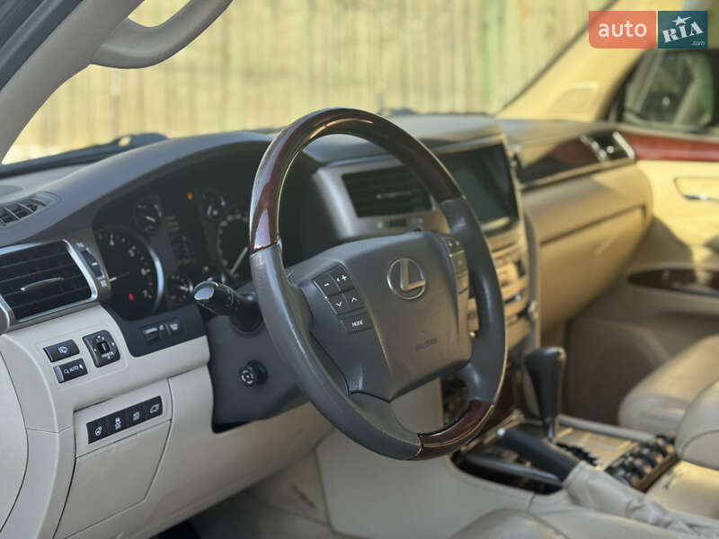 Внедорожник / Кроссовер Lexus LX 2013 в Киеве