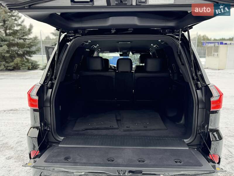 Внедорожник / Кроссовер Lexus LX 2017 в Киеве