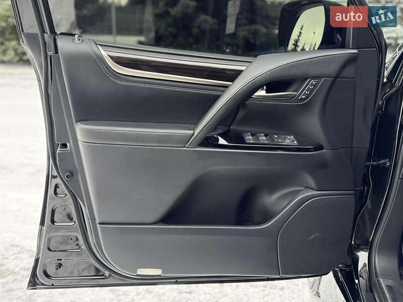 Внедорожник / Кроссовер Lexus LX 2017 в Киеве