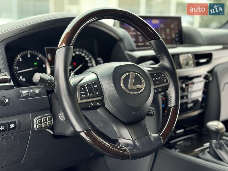 Внедорожник / Кроссовер Lexus LX 2017 в Киеве