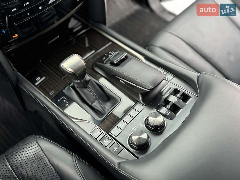 Внедорожник / Кроссовер Lexus LX 2017 в Киеве