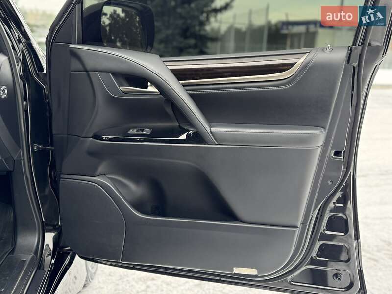 Внедорожник / Кроссовер Lexus LX 2017 в Киеве