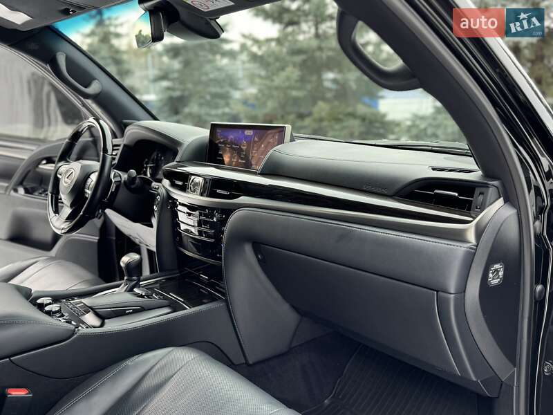 Внедорожник / Кроссовер Lexus LX 2017 в Киеве